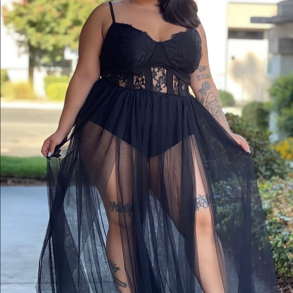 Super sexy, black corset maxi dress. - Picture 2 of 4